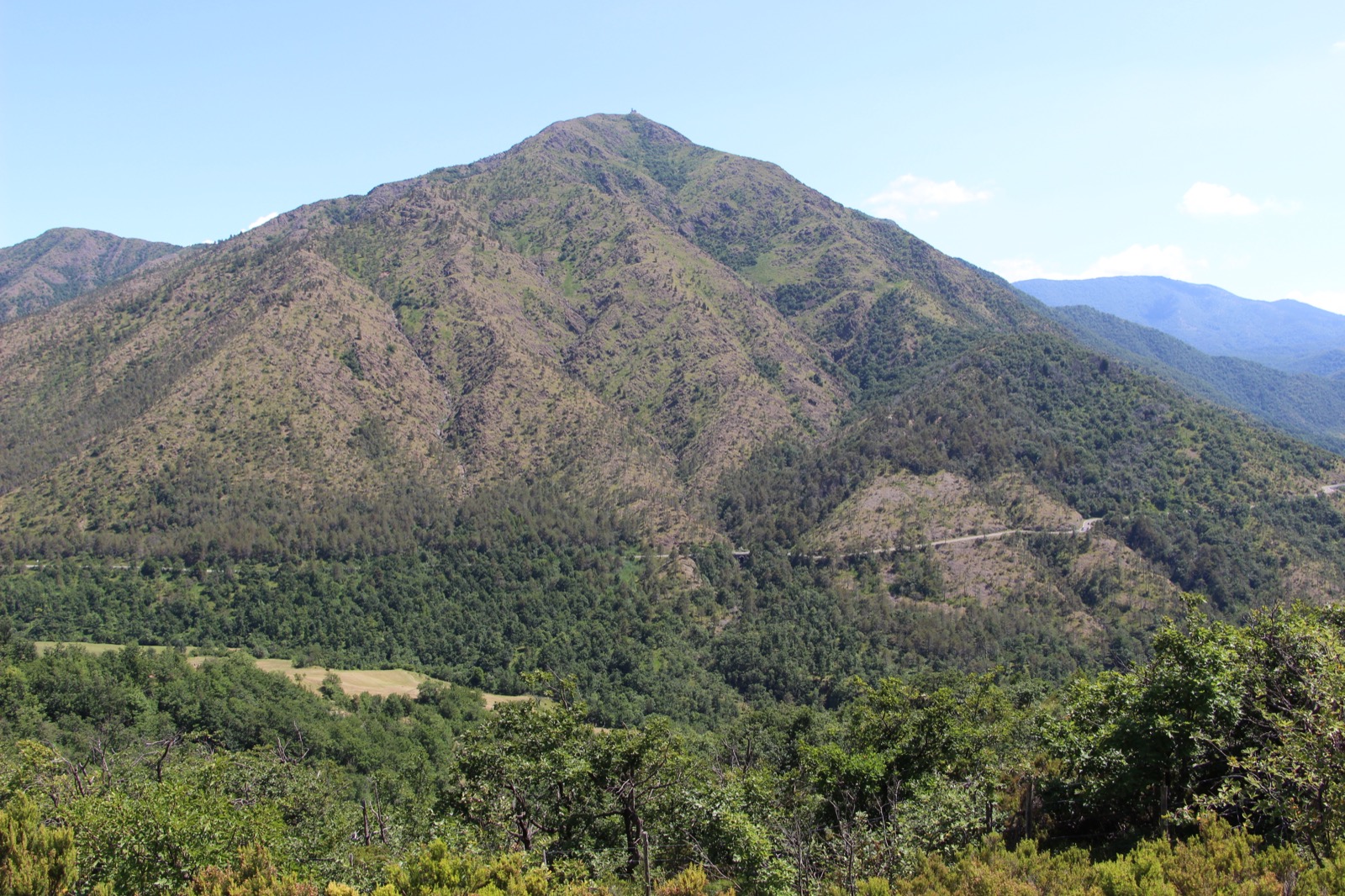 Monte Tobbio, luogo simbolico dei canti partigiani di montagna