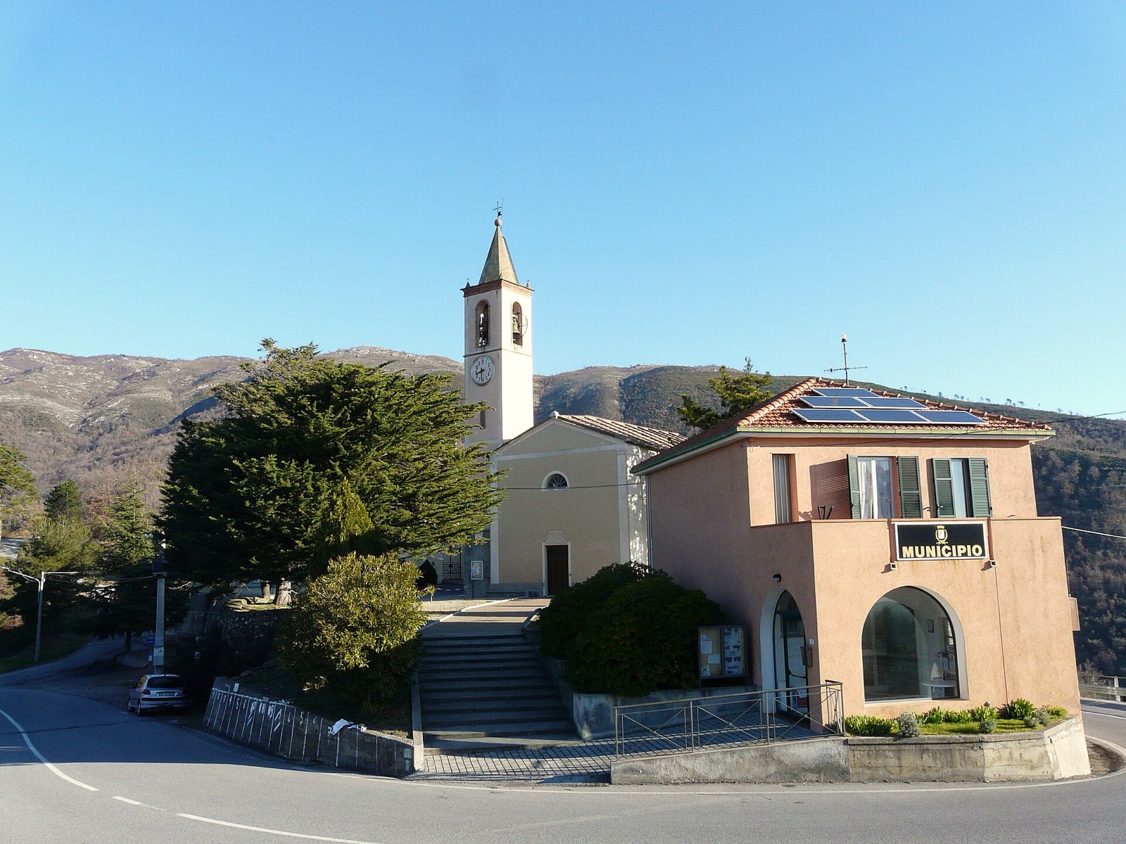 Vendone, panorama del paese ligure dove fu cantata per la prima volta Fischia il vento